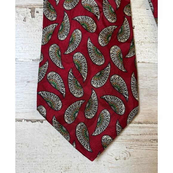 Brian Nash Dark Red Flower Petal Like 100% Silk Tie EUC - Picture 1 of 3